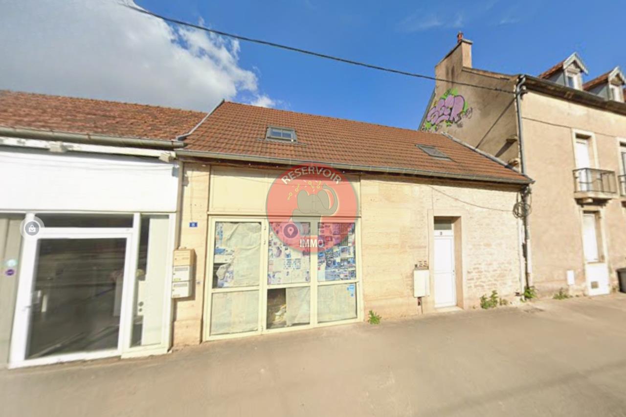 PETIT IMMEUBLE — photo 1 sur 3