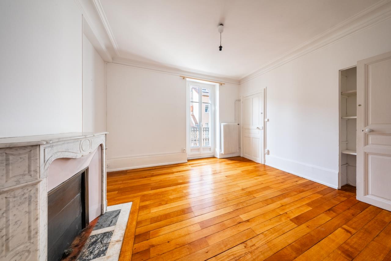 Appartement 3 pièces – 70 m² – Proche Place Saint-Bernard — photo 1 sur 4